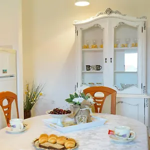 Jardin With Free Cowered Parking Zadar